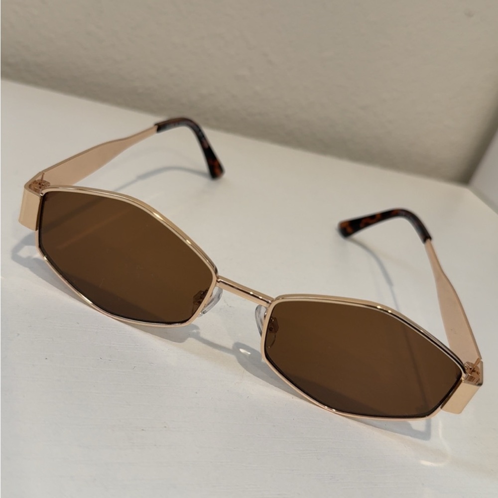 Stylish Gold Sunglasses